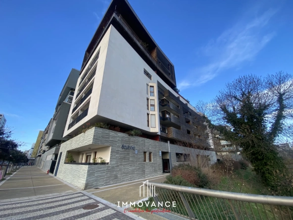 Appartement T4 de 77 m² avec terrasse à Montpellier - Port Marianne