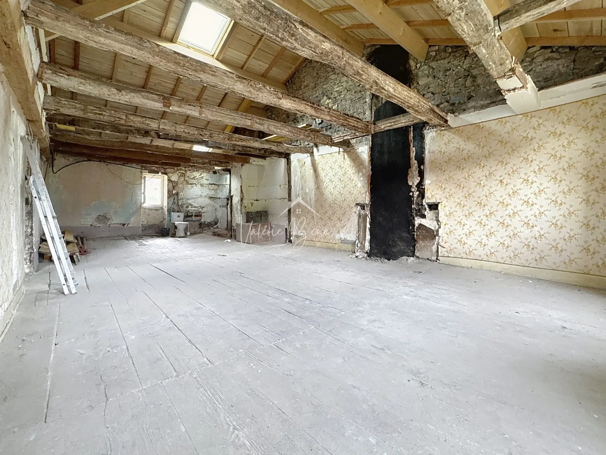 À vendre : Plateau brut de 79 m² à Saint-Affrique, à personnaliser, idéal investissement 