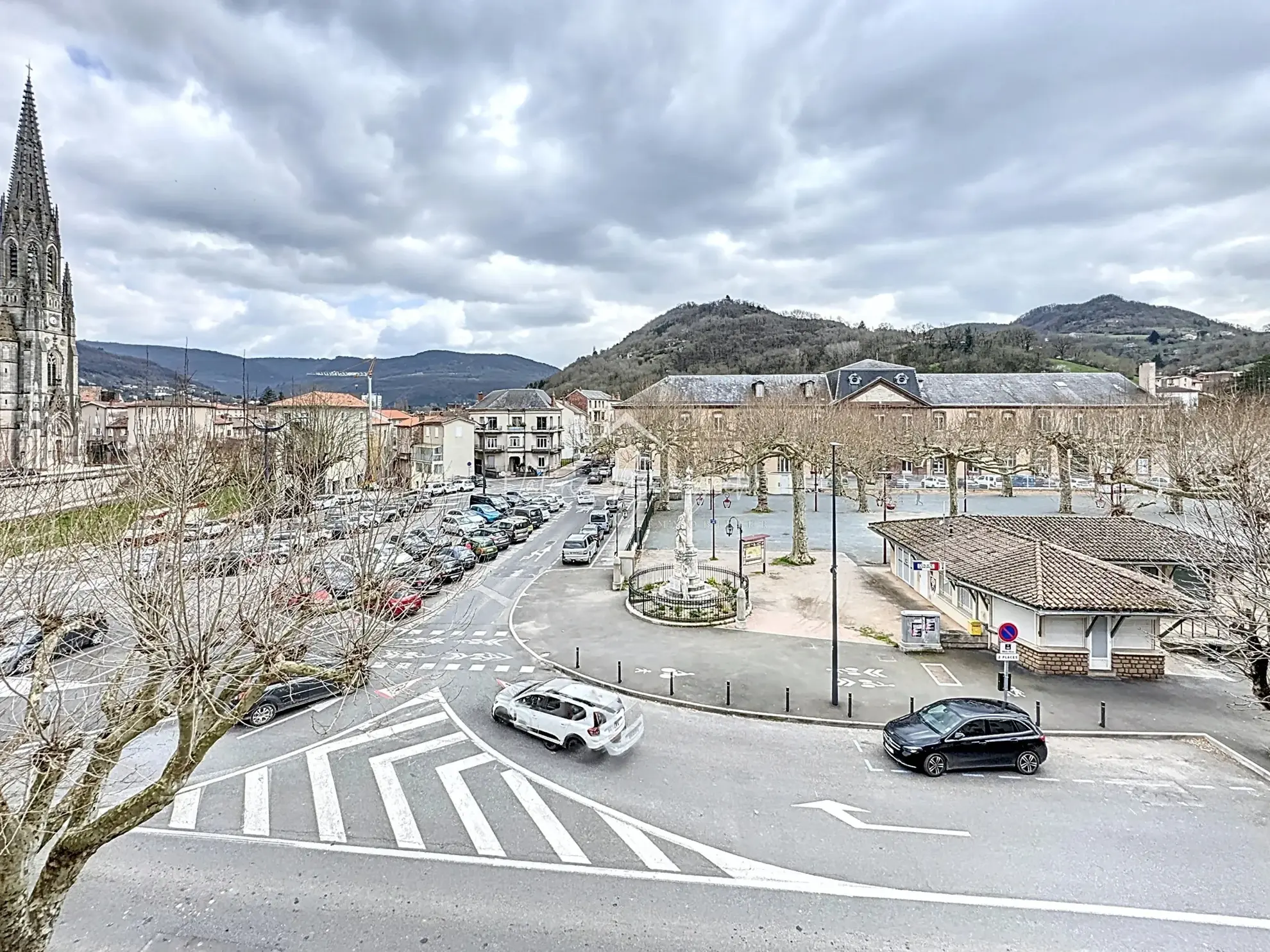 À vendre : Plateau brut de 79 m² à Saint-Affrique, à personnaliser, idéal investissement 