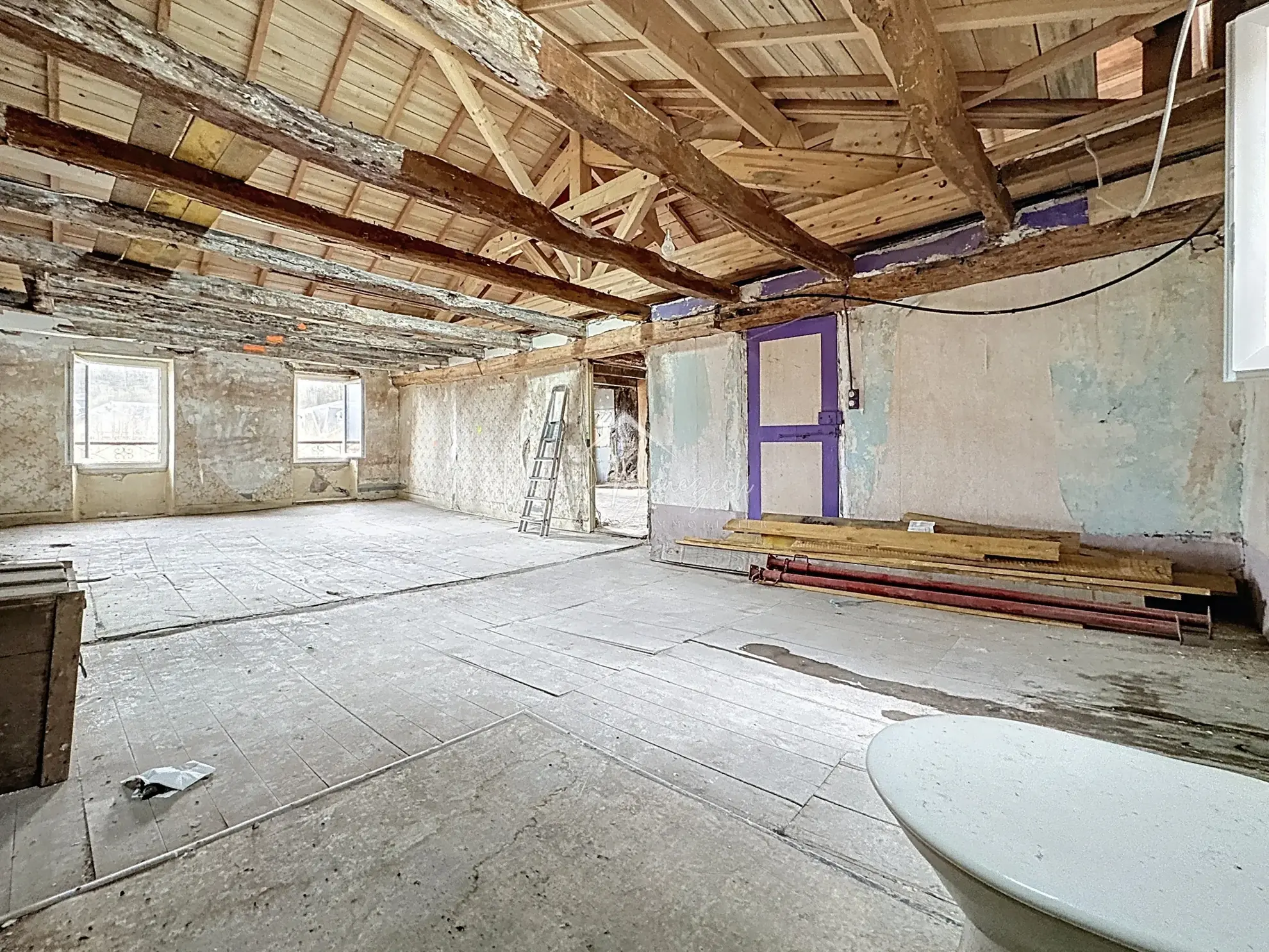 À vendre : Plateau brut de 79 m² à Saint-Affrique, à personnaliser, idéal investissement 