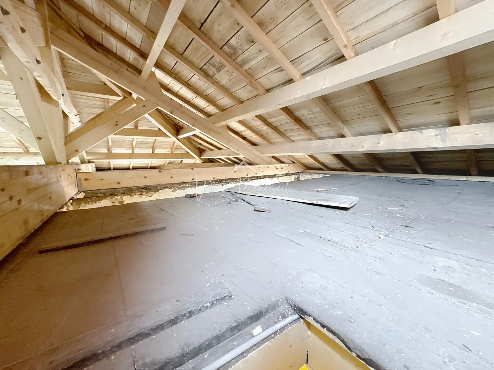 À vendre : Plateau brut de 79 m² à Saint-Affrique, à personnaliser, idéal investissement 