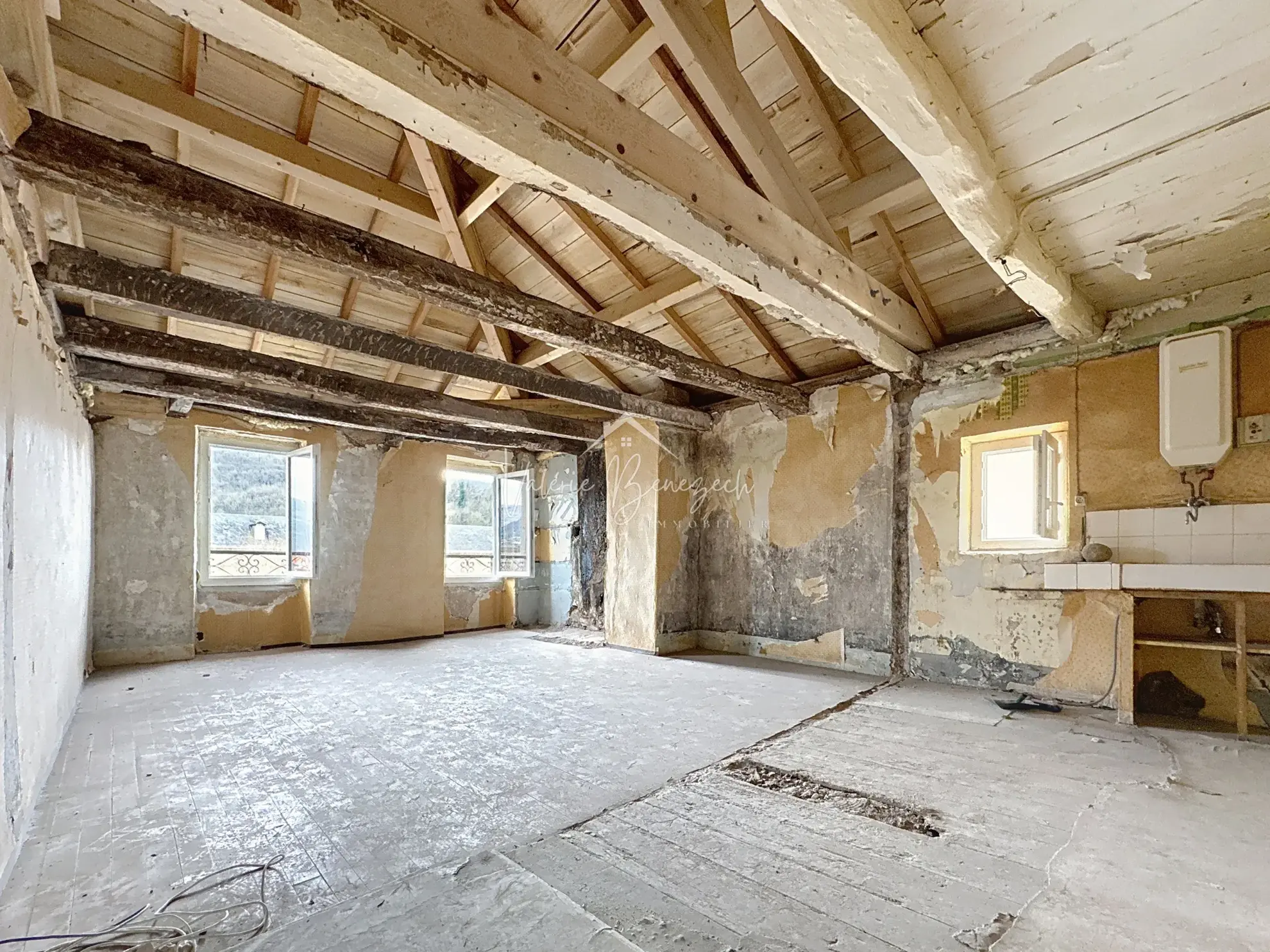 À vendre : Plateau brut de 79 m² à Saint-Affrique, à personnaliser, idéal investissement 