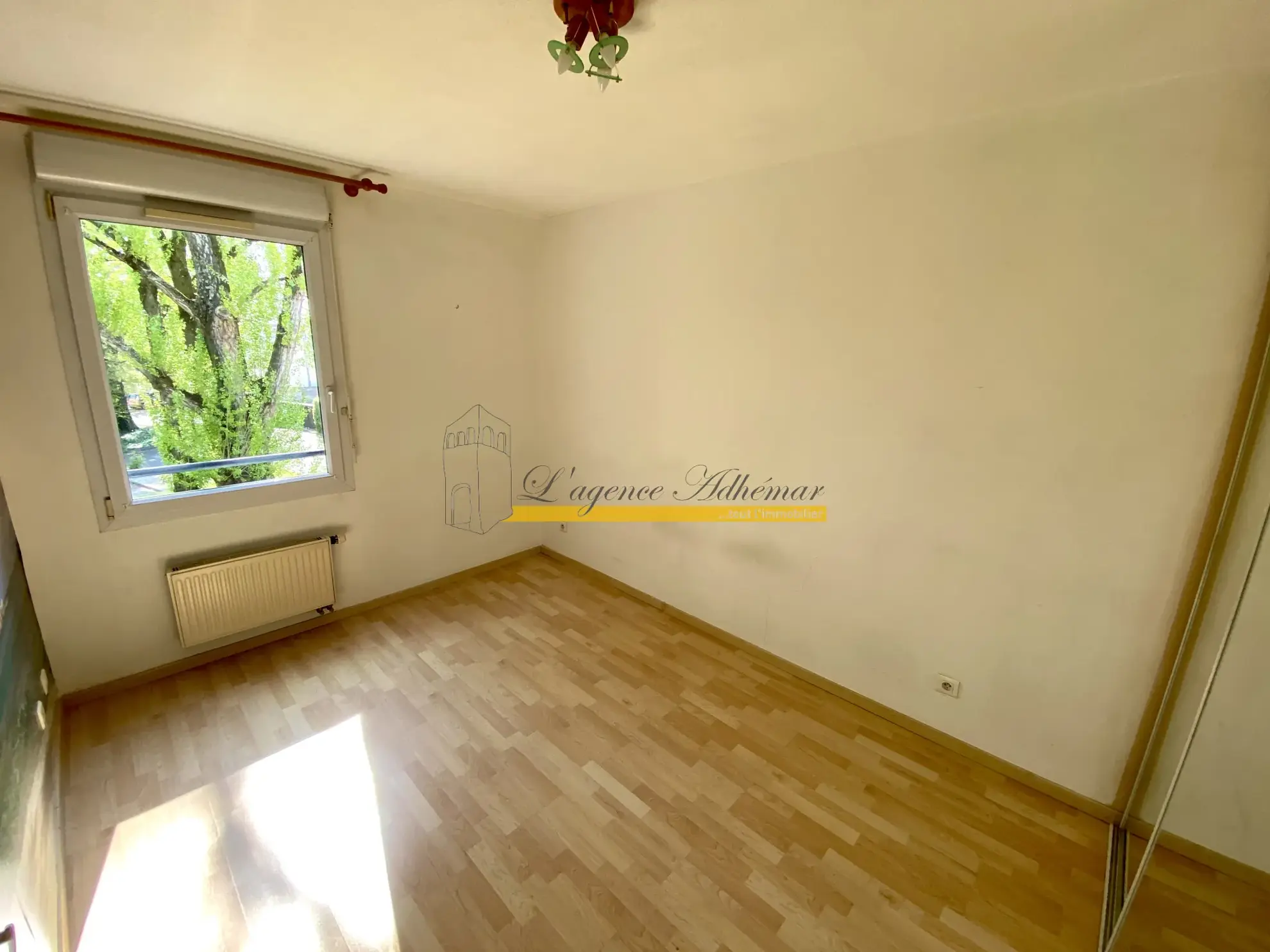 À vendre appartement T3 avec terrasse et parking à Montélimar 