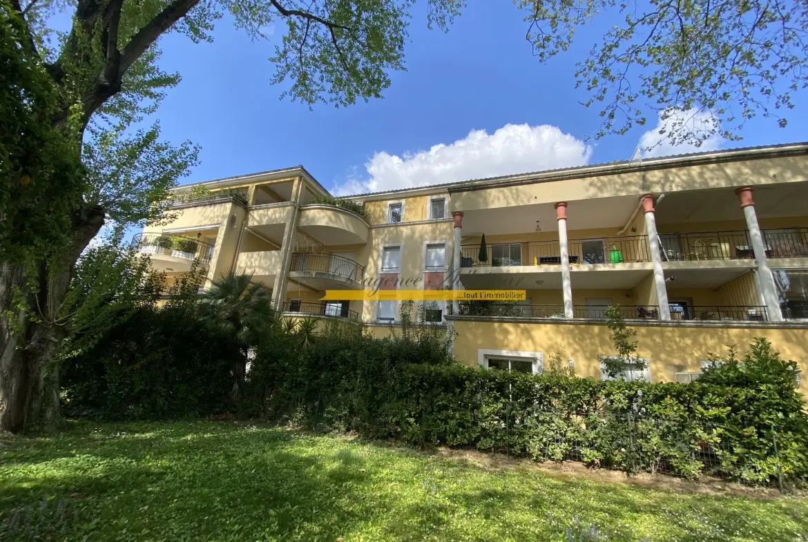 À vendre appartement T3 avec terrasse et parking à Montélimar 