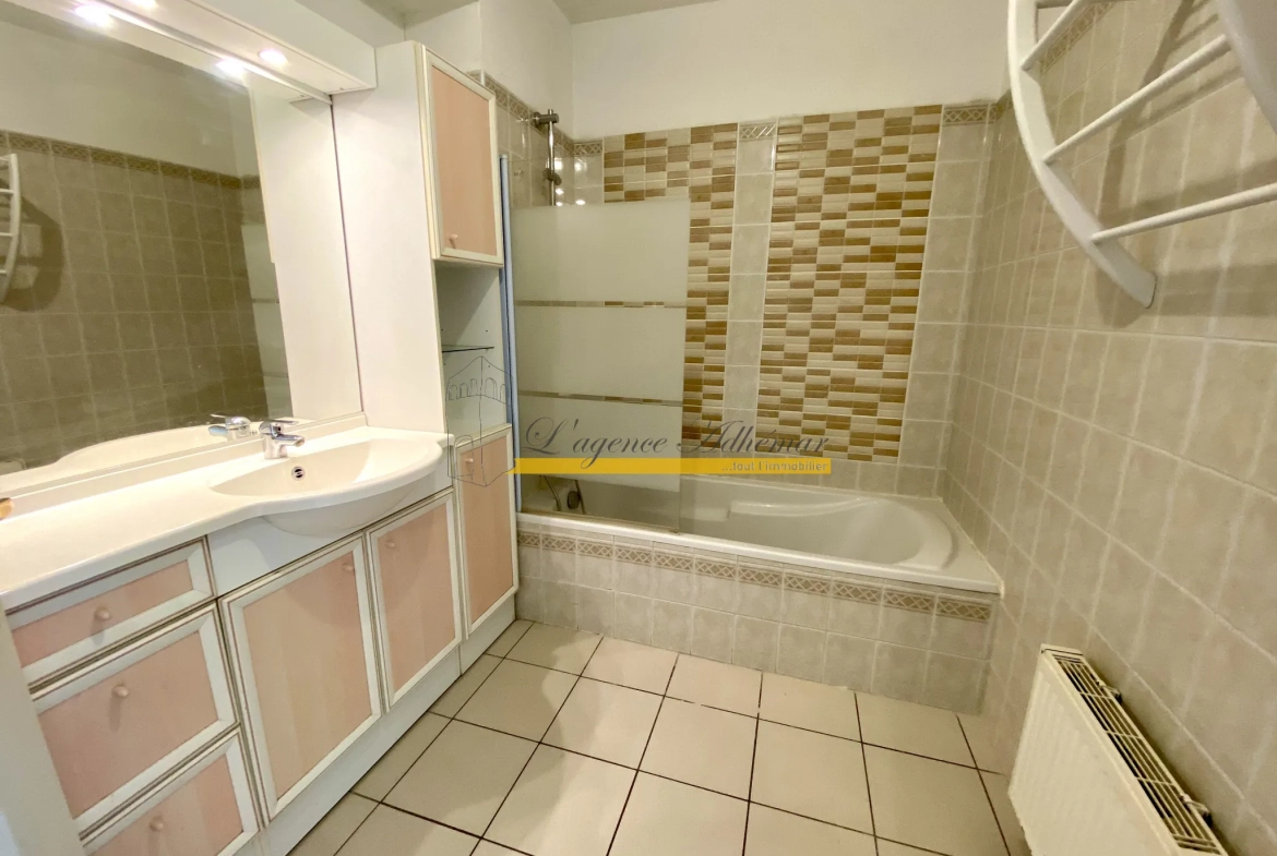À vendre appartement T3 avec terrasse et parking à Montélimar 