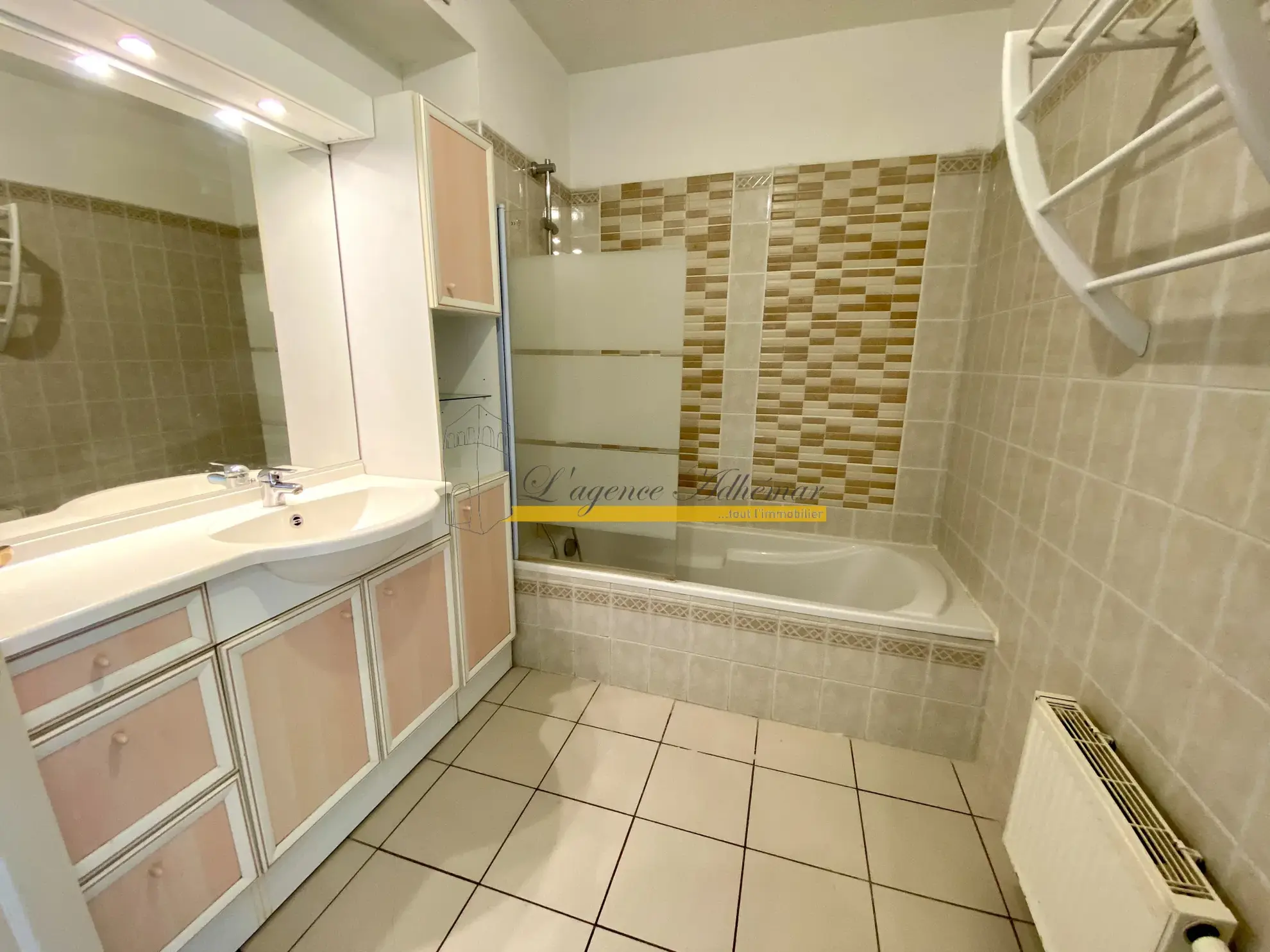 À vendre appartement T3 avec terrasse et parking à Montélimar 