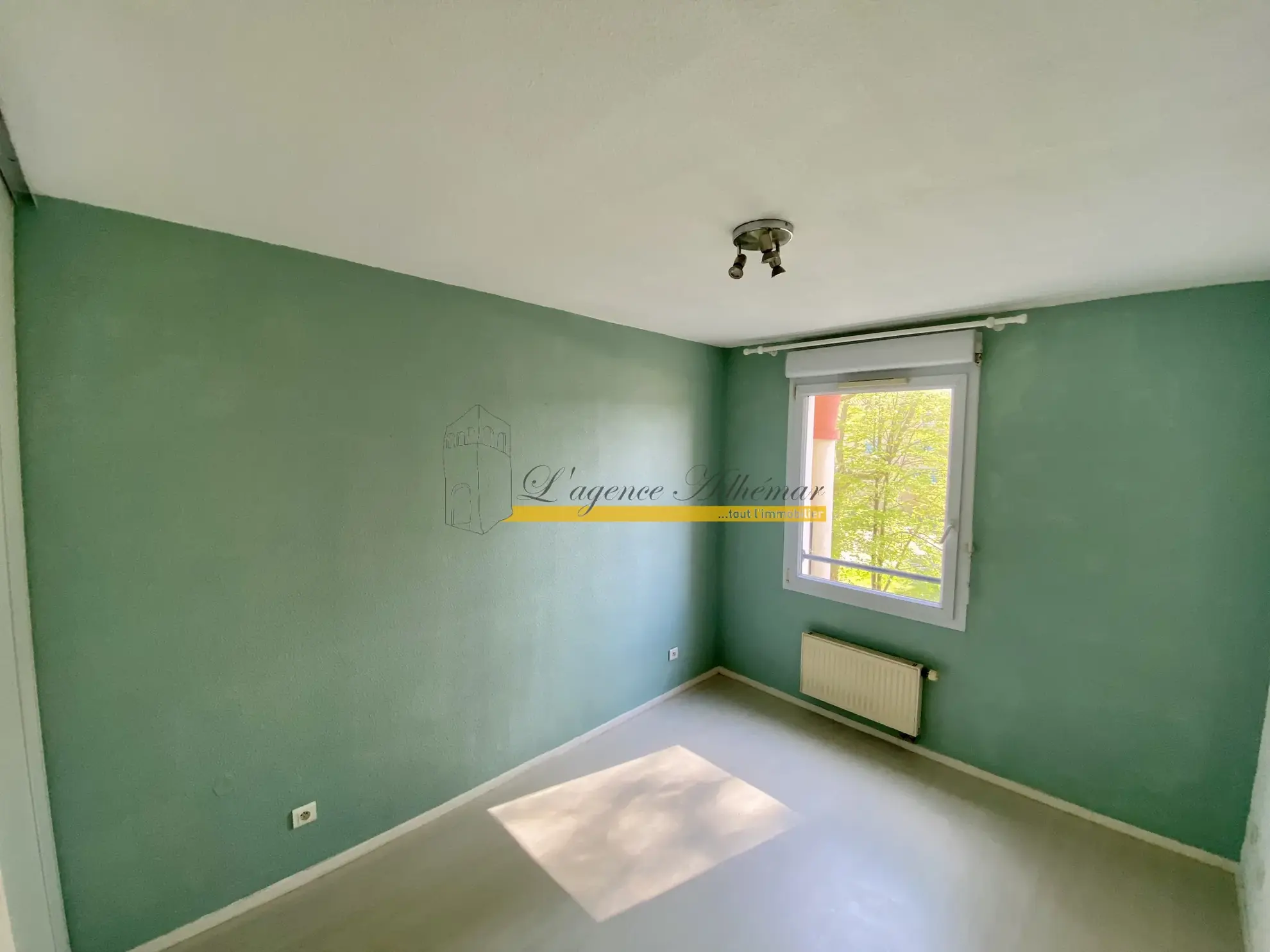 À vendre appartement T3 avec terrasse et parking à Montélimar 