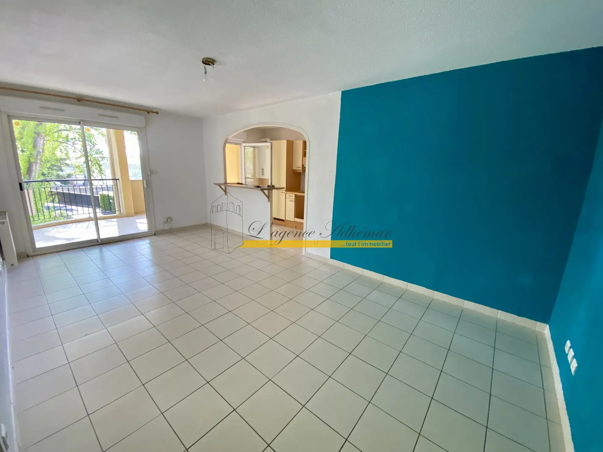 À vendre appartement T3 avec terrasse et parking à Montélimar 