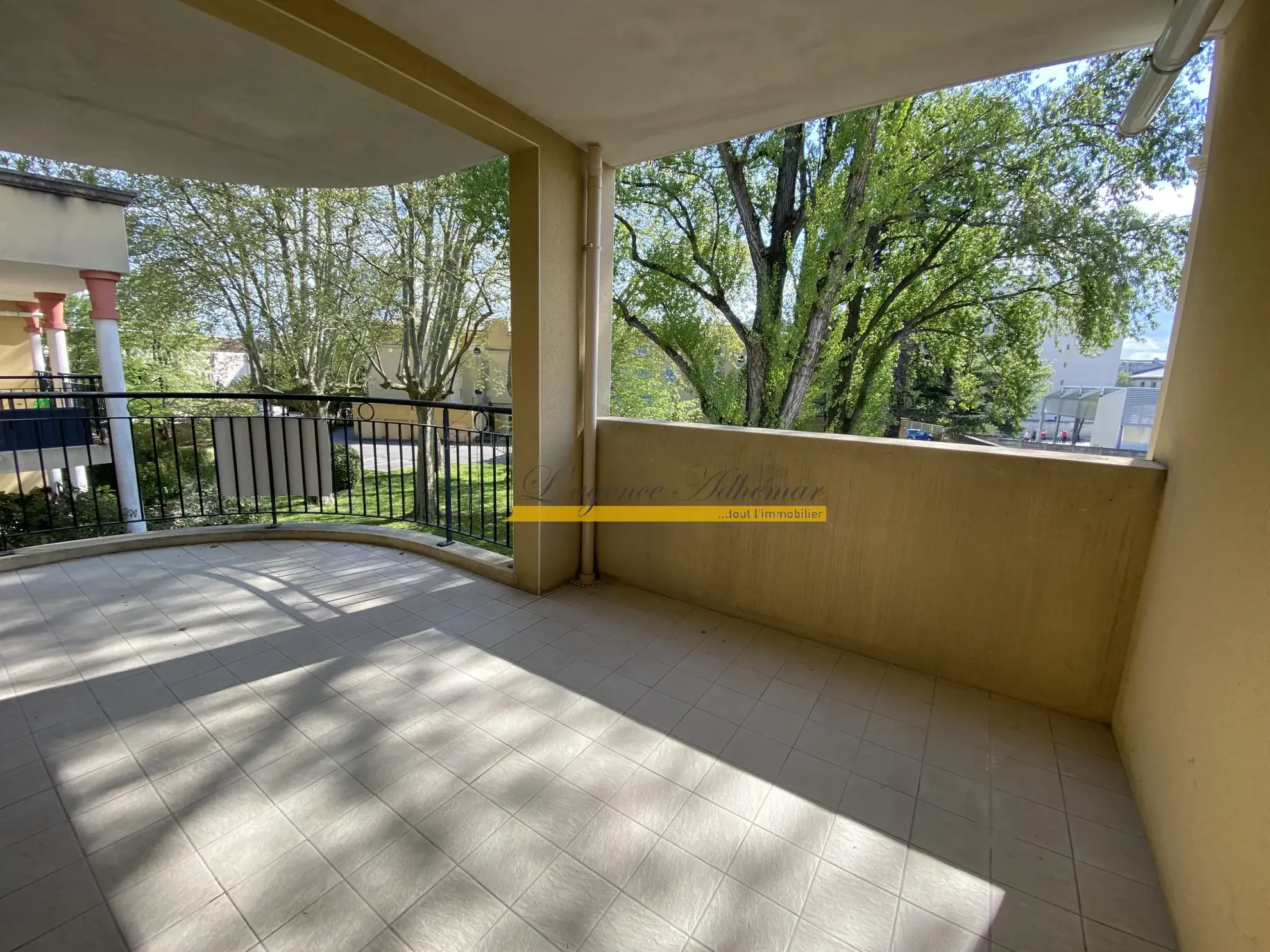 À vendre appartement T3 avec terrasse et parking à Montélimar 