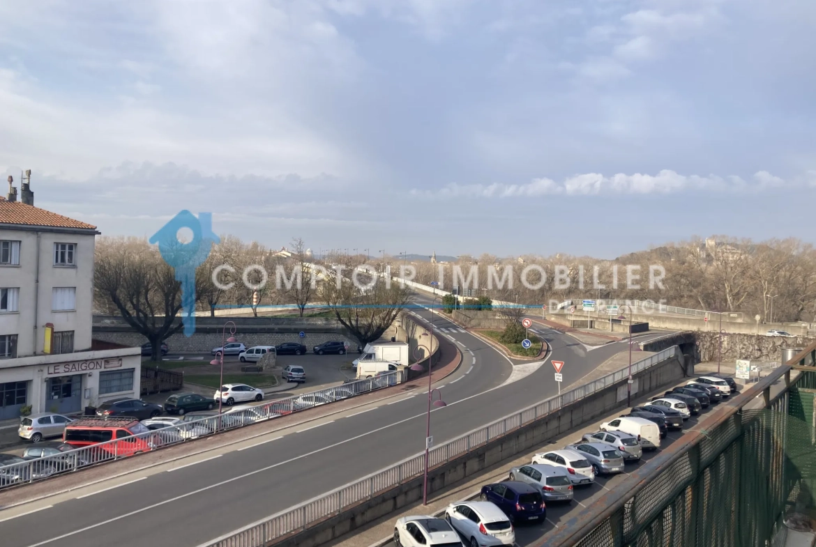 Appartement traversant avec vue sur le Rhône à Tarascon (13150), 87 m² 