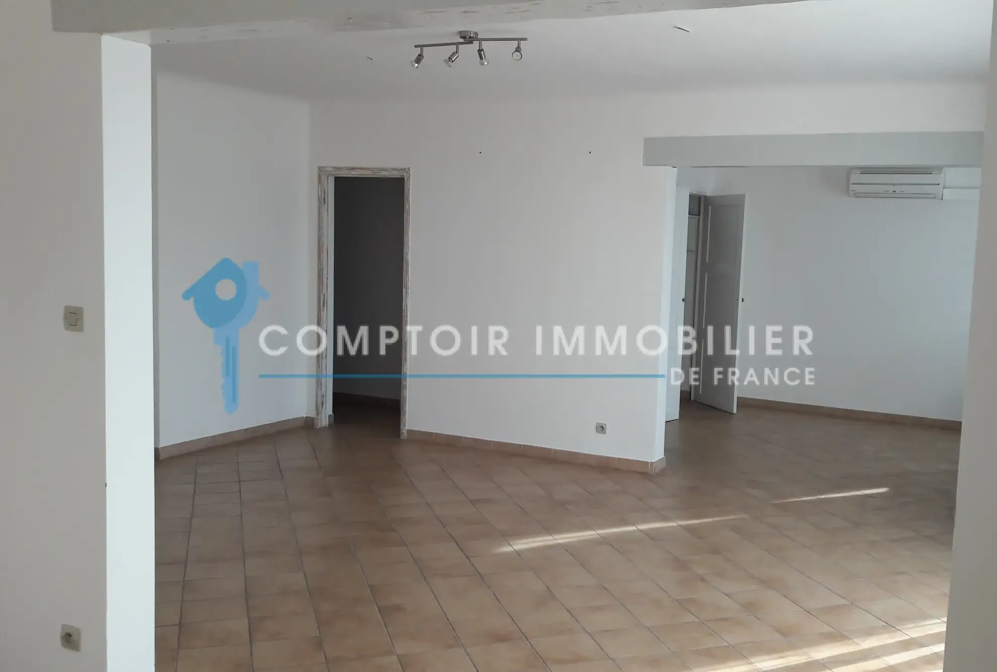 Appartement traversant avec vue sur le Rhône à Tarascon (13150), 87 m² 