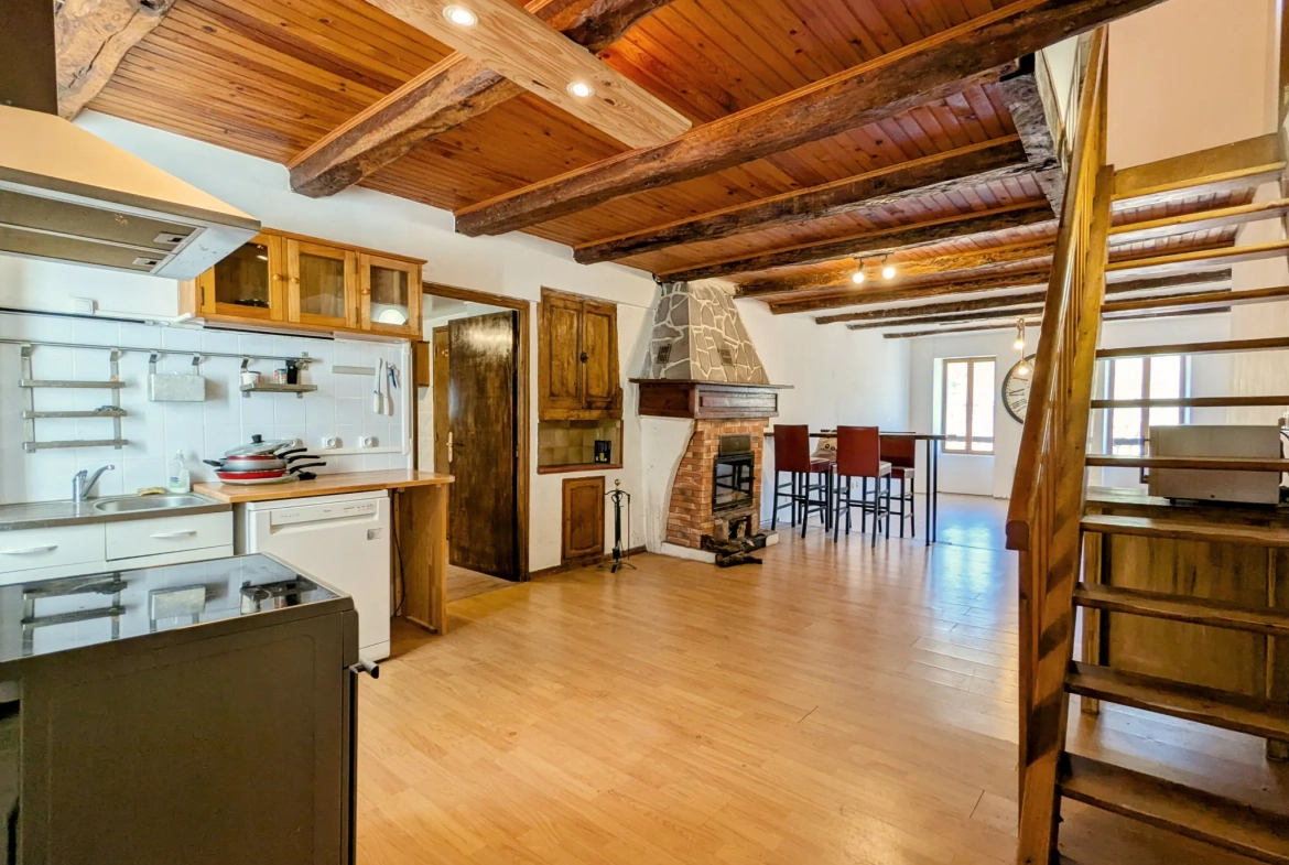 Maison de village à Camarés avec jardin et vue sur la rivière 