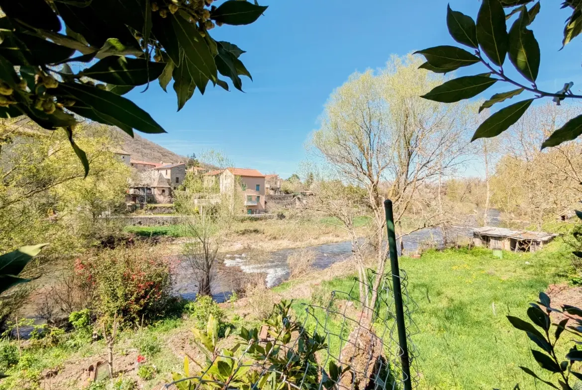 Maison de village à Camarés avec jardin et vue sur la rivière 