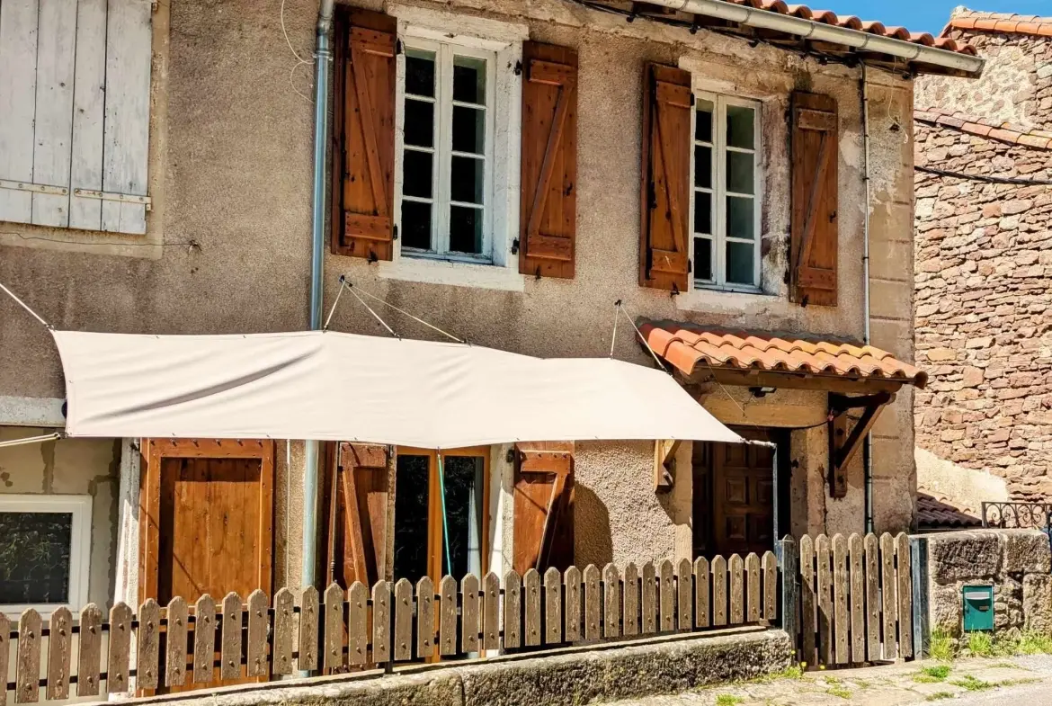 Maison de village à Camarés avec jardin et vue sur la rivière 