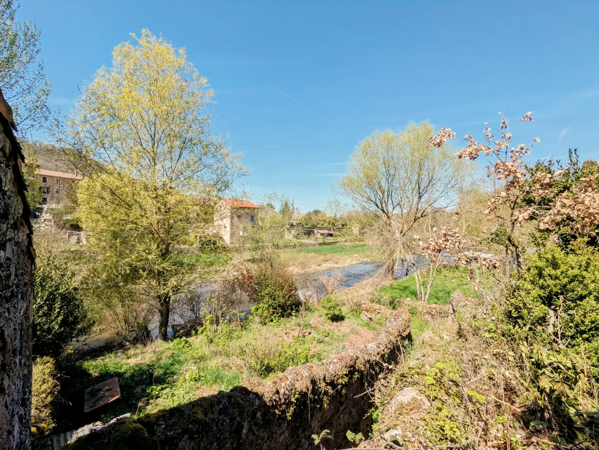 Maison de village à Camarés avec jardin et vue sur la rivière 