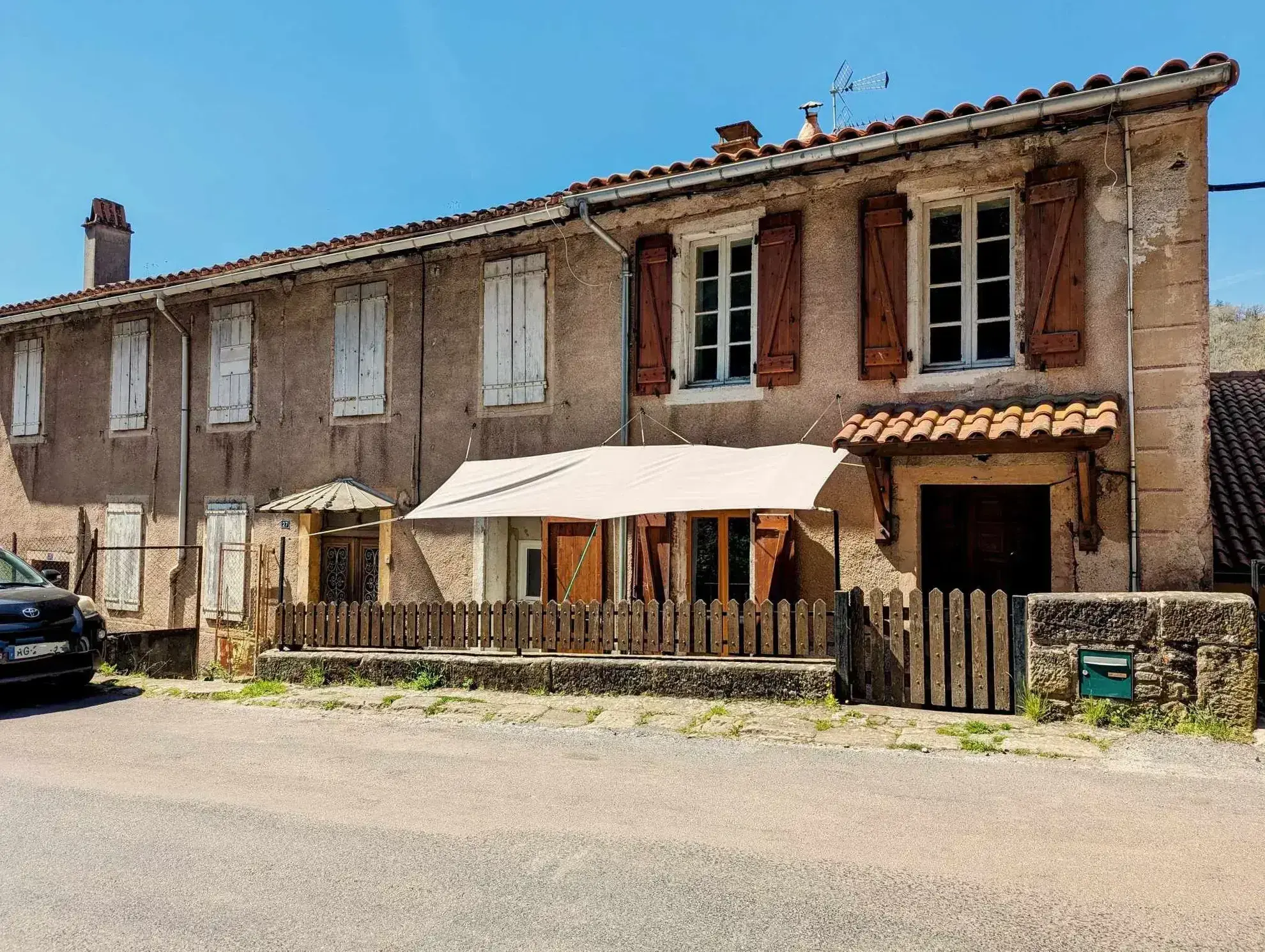 Maison de village à Camarés avec jardin et vue sur la rivière 