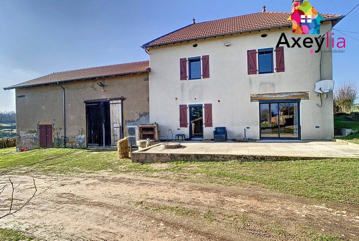 Corps de ferme rénové avec maison et dépendances à Chenay-le-Châtel 