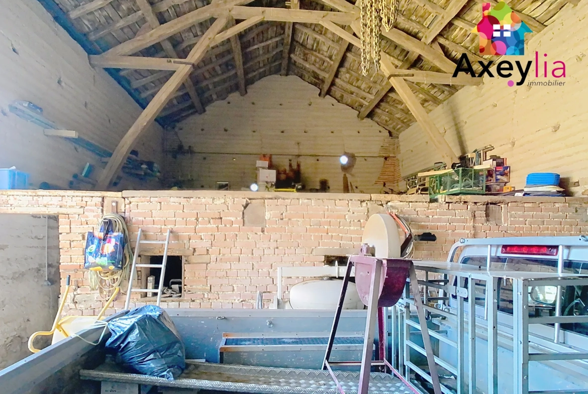 Corps de ferme rénové avec maison et dépendances à Chenay-le-Châtel 