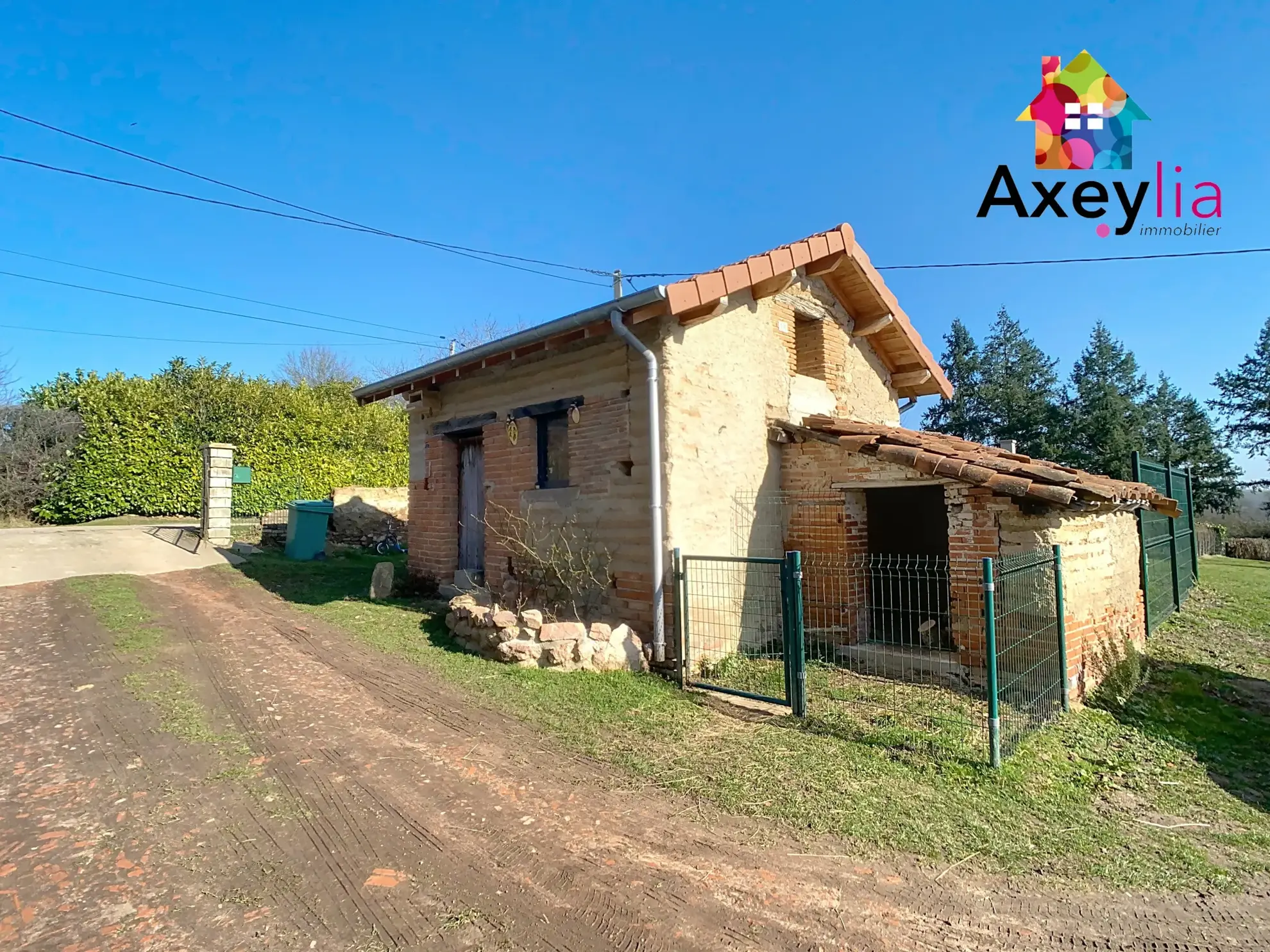 Corps de ferme rénové avec maison et dépendances à Chenay-le-Châtel 