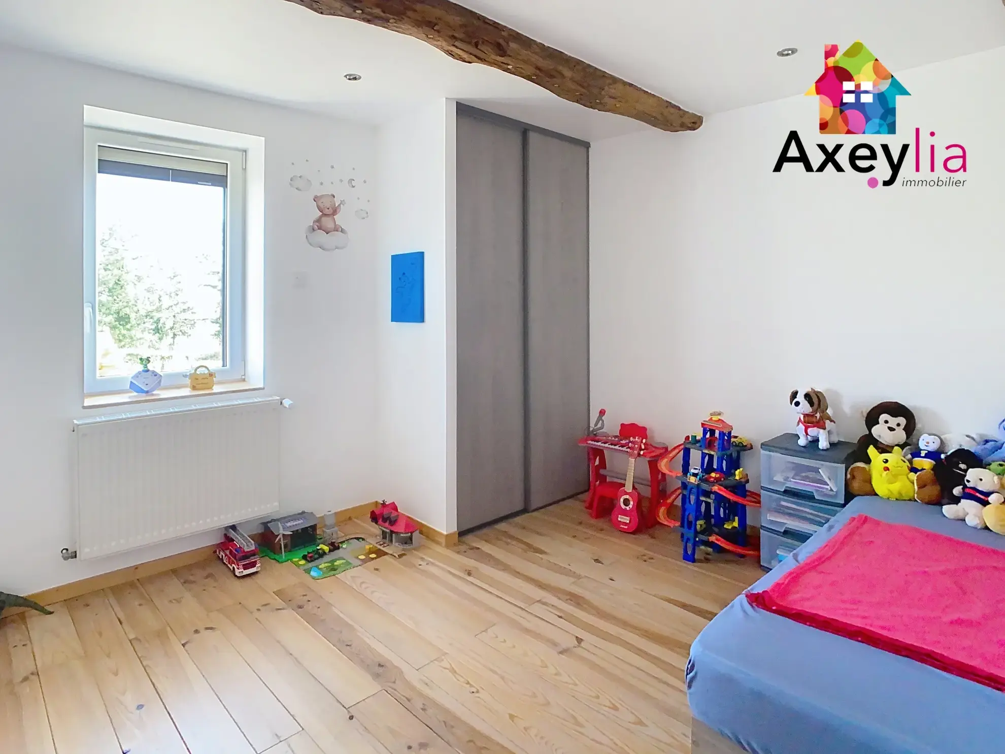 Corps de ferme rénové avec maison et dépendances à Chenay-le-Châtel 