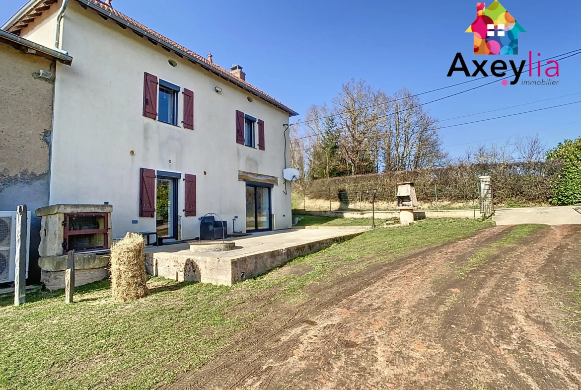 Corps de ferme rénové avec maison et dépendances à Chenay-le-Châtel 