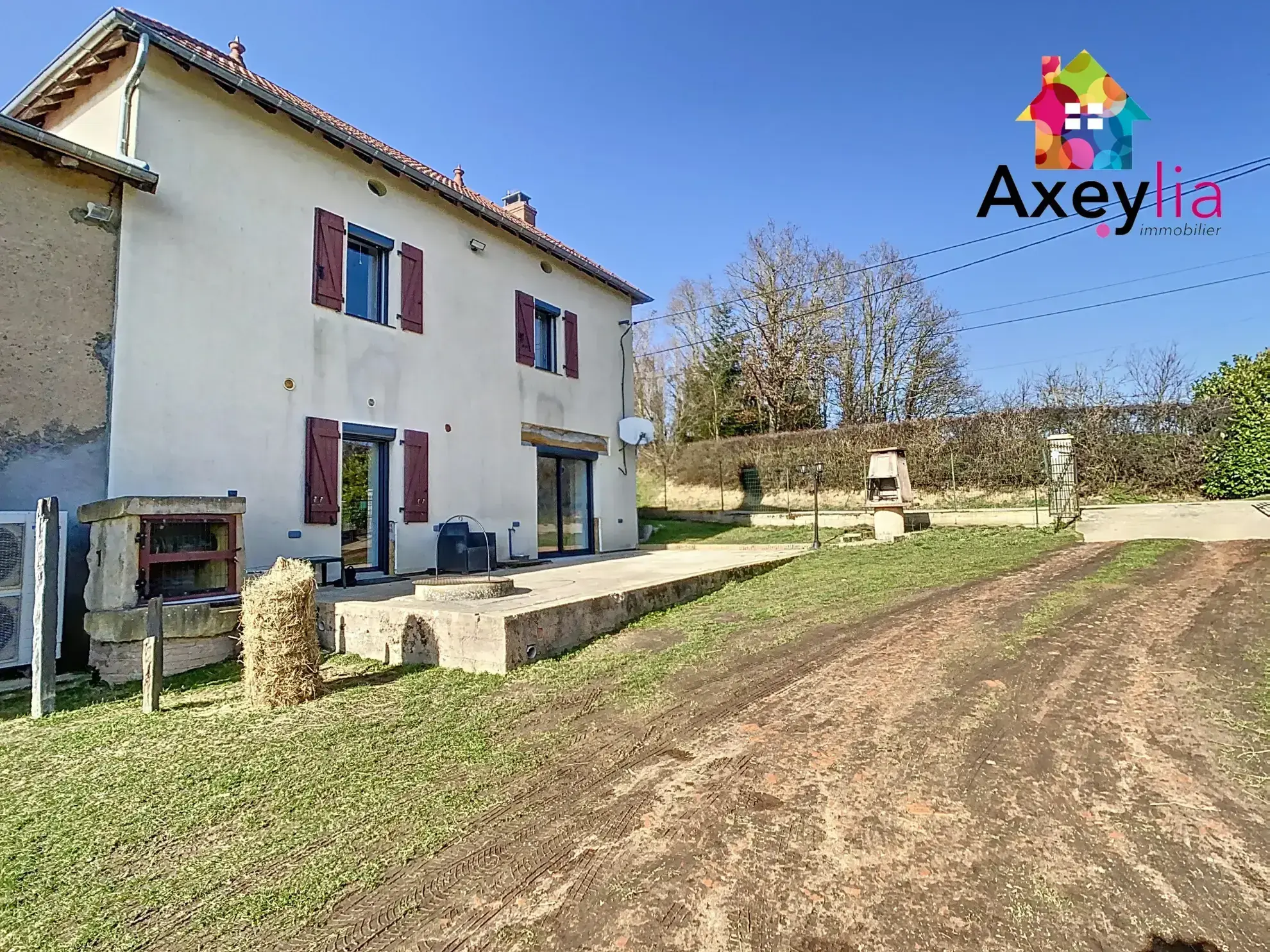 Corps de ferme rénové avec maison et dépendances à Chenay-le-Châtel 