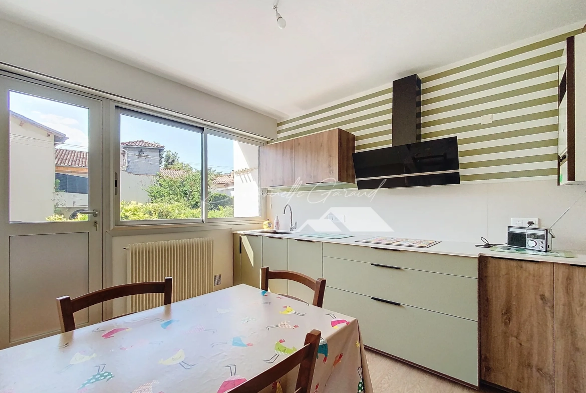 Appartement 4 pièces rénové à Millau avec vue et parking - 87 m² 