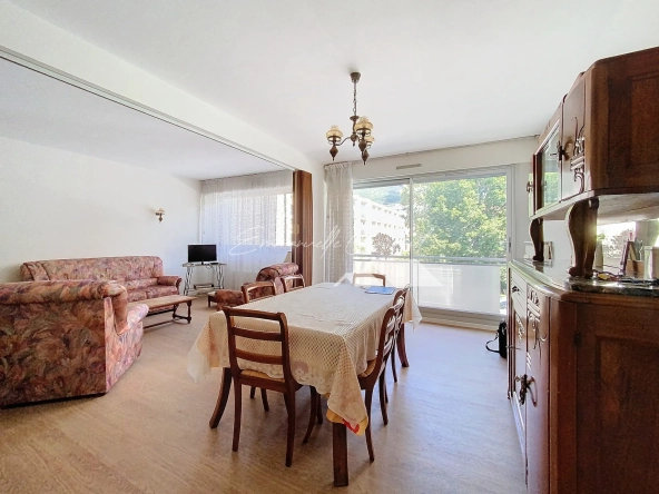 Appartement 4 pièces rénové à Millau avec vue et parking - 87 m²