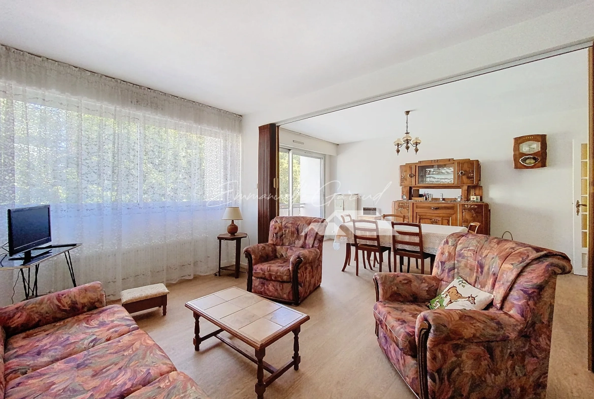 Appartement 4 pièces rénové à Millau avec vue et parking - 87 m² 