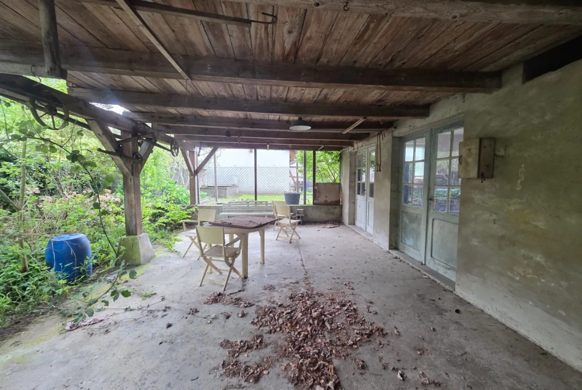 Corps de ferme à rénover à Hirtzbach en Alsace avec jardin et dépendance 