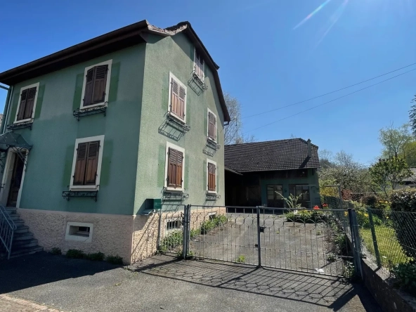 Corps de ferme à rénover à Hirtzbach en Alsace avec jardin et dépendance