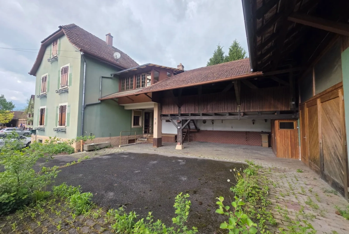 Corps de ferme à rénover à Hirtzbach en Alsace avec jardin et dépendance 