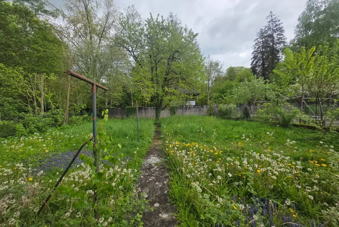 Corps de ferme à rénover à Hirtzbach en Alsace avec jardin et dépendance 