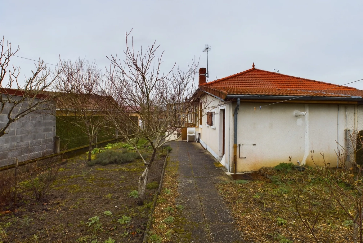 Maison de plain-pied de 65 m² à Imphy à vendre, rénovations à prévoir 