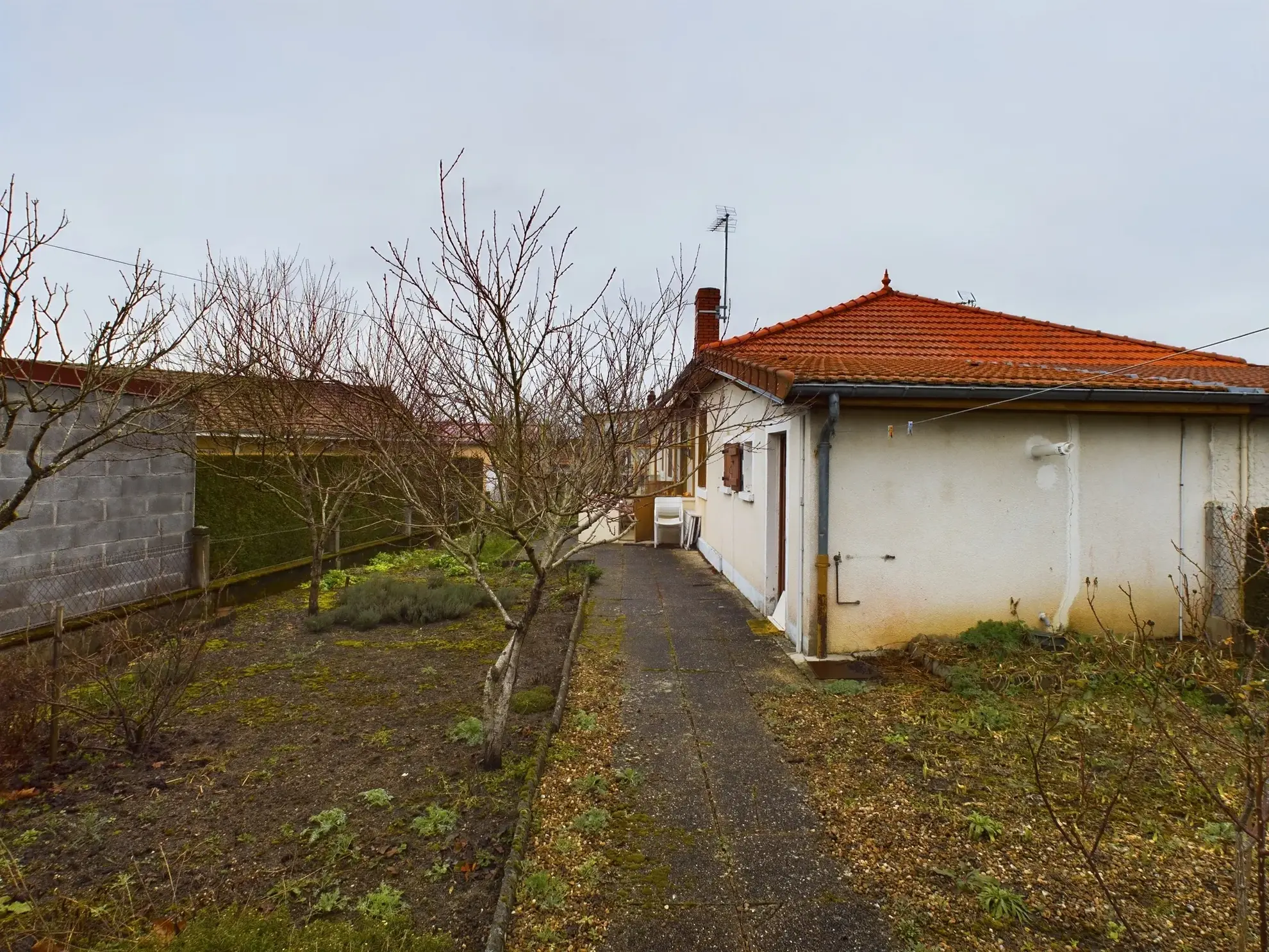 Maison de plain-pied de 65 m² à Imphy à vendre, rénovations à prévoir 