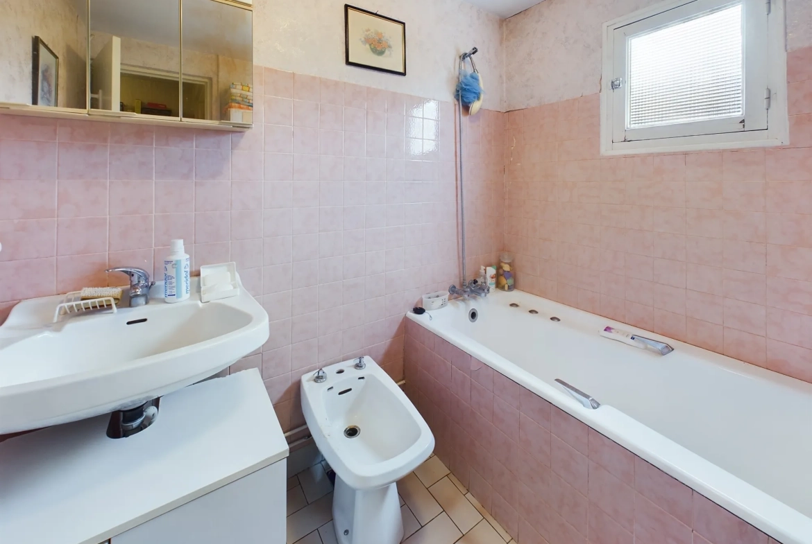 Maison de plain-pied de 65 m² à Imphy à vendre, rénovations à prévoir 