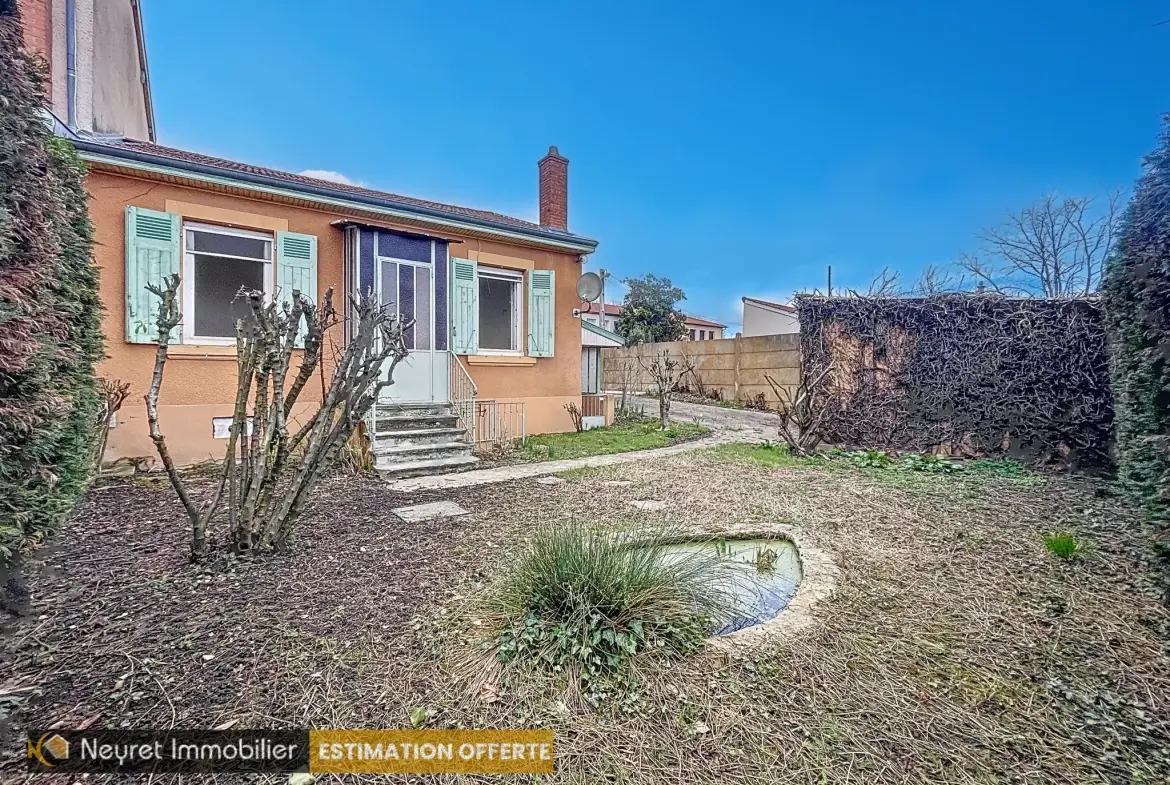 Maison de plain-pied à Saint-Genis-Laval avec jardin et double garage 