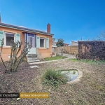Maison de plain-pied à Saint-Genis-Laval avec jardin et double garage