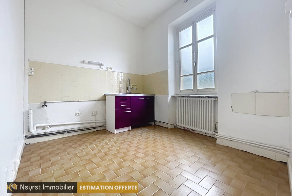 Maison de plain-pied à Saint-Genis-Laval avec jardin et double garage 