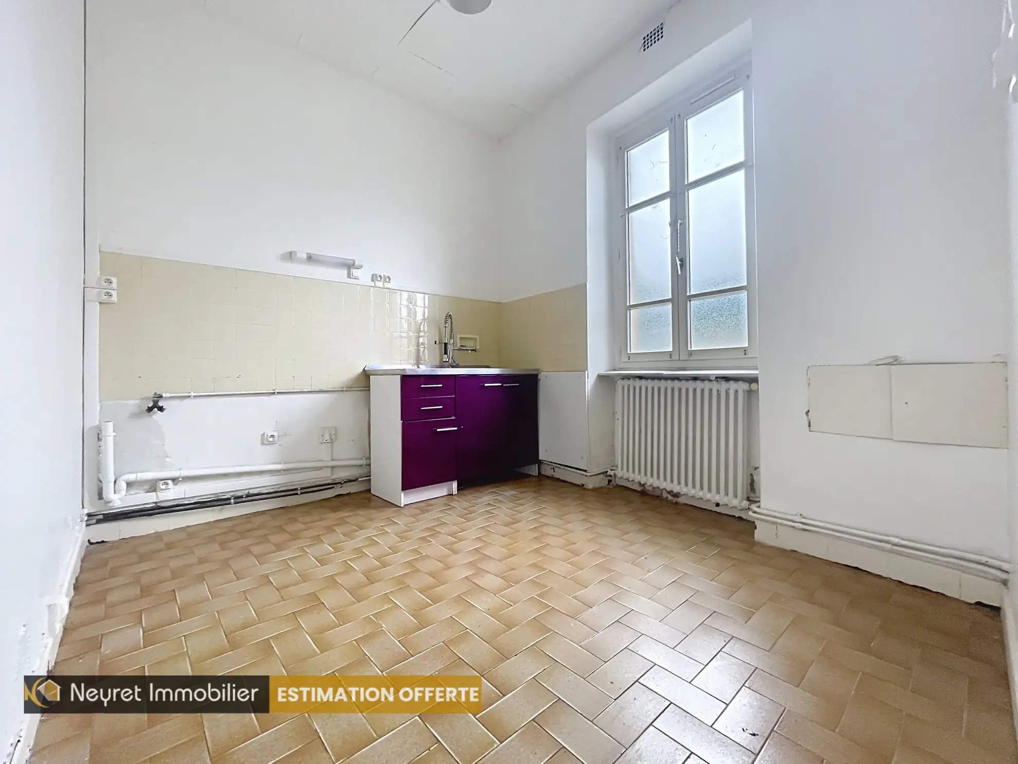 Maison de plain-pied à Saint-Genis-Laval avec jardin et double garage 