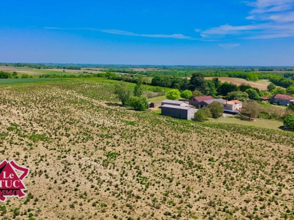 Ferme familiale authentique avec dépendances et terrain de 6 hectares à Brassac