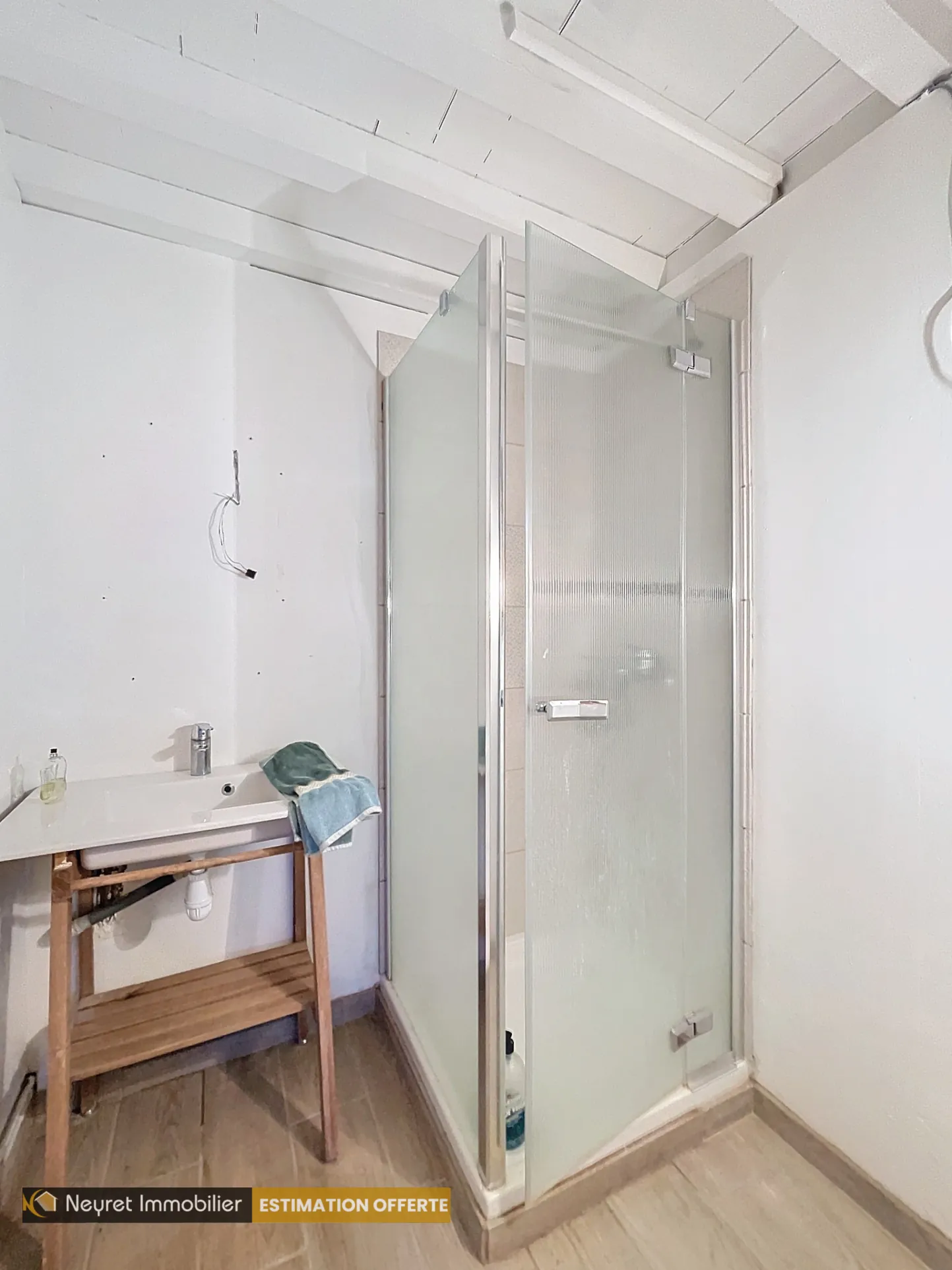 Villa en pierre avec 4 chambres à Larajasse - Maison confortable avec terrain 