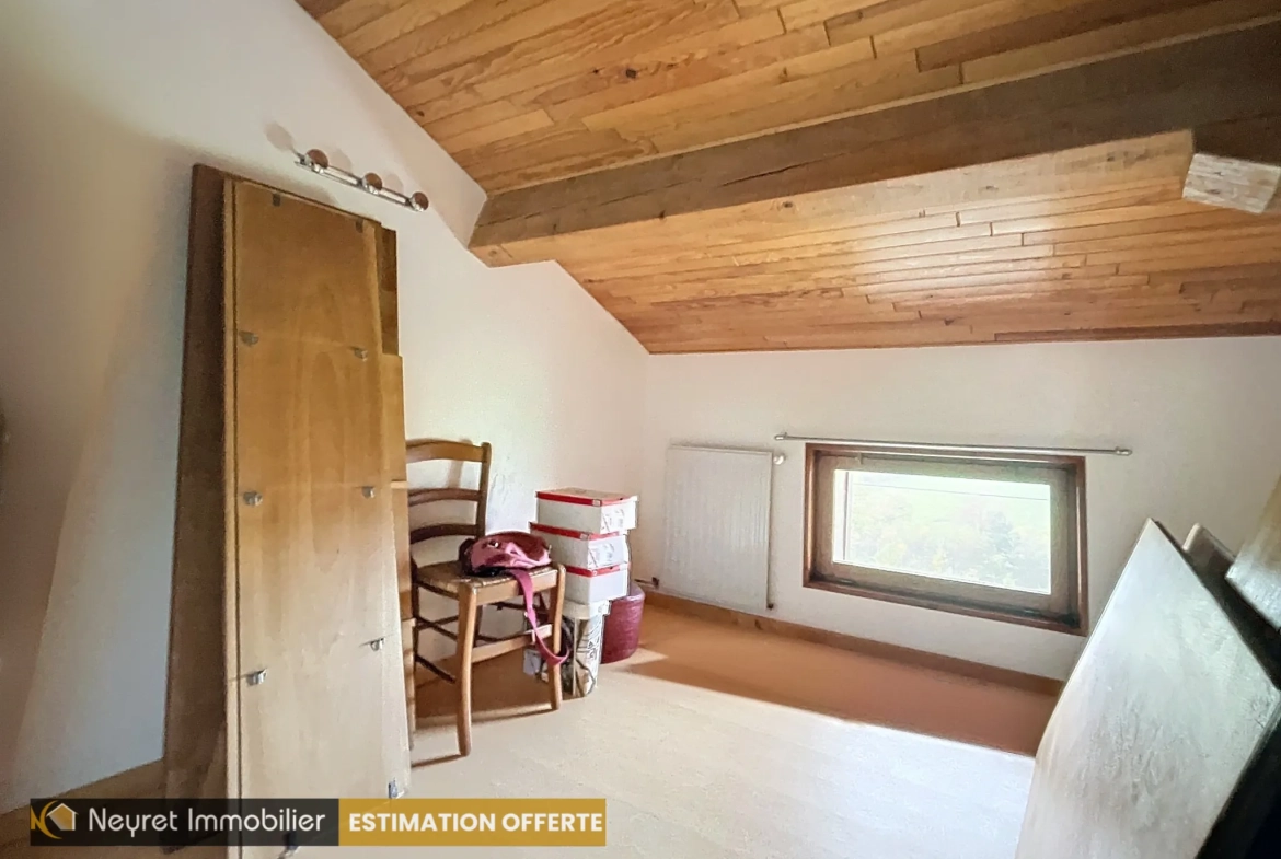Villa en pierre avec 4 chambres à Larajasse - Maison confortable avec terrain 