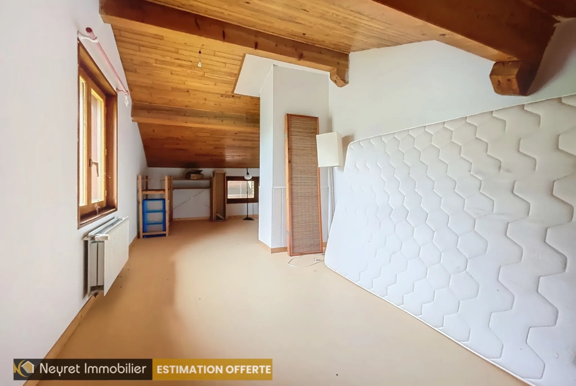 Villa en pierre avec 4 chambres à Larajasse - Maison confortable avec terrain 