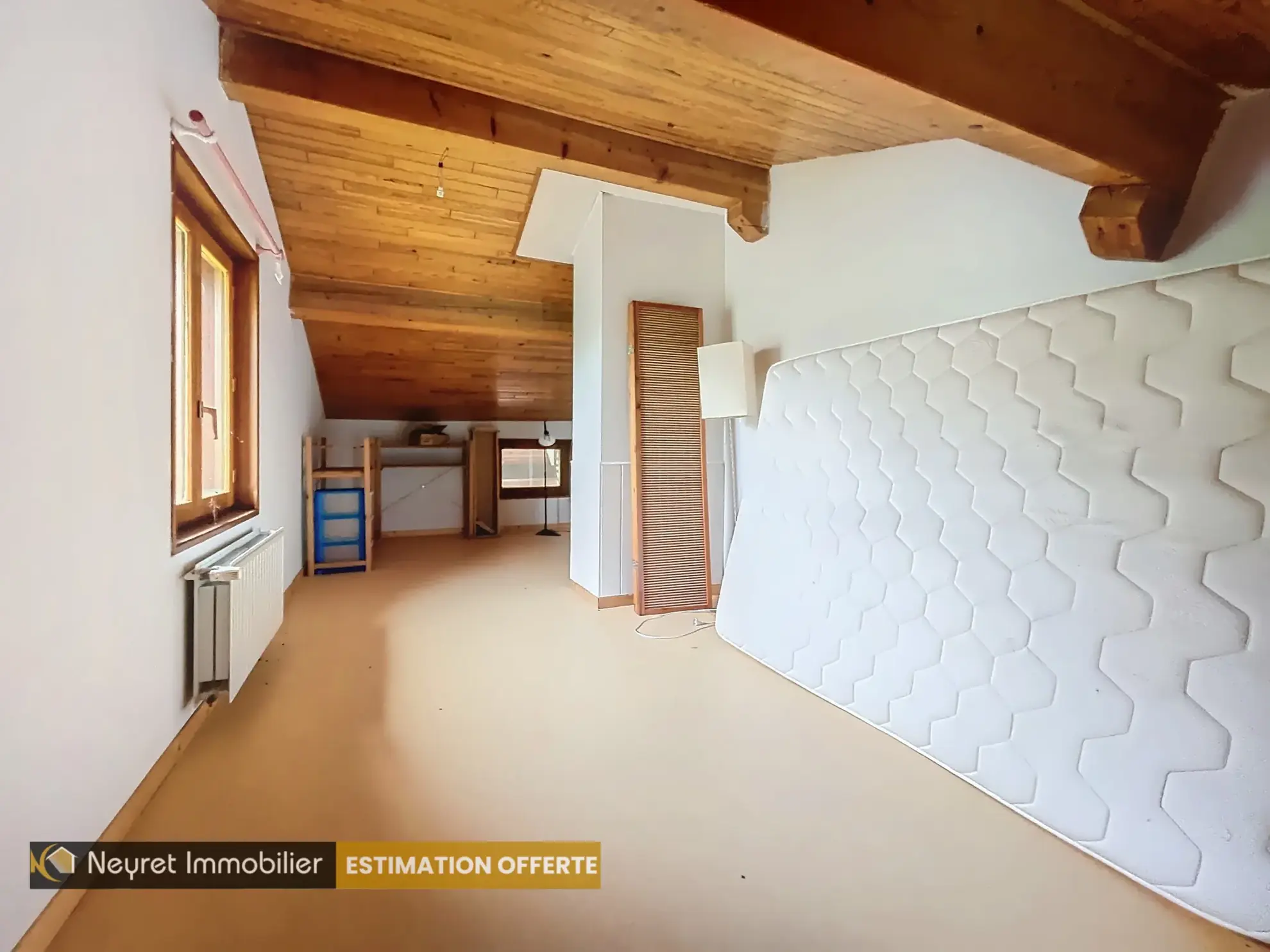 Villa en pierre avec 4 chambres à Larajasse - Maison confortable avec terrain 