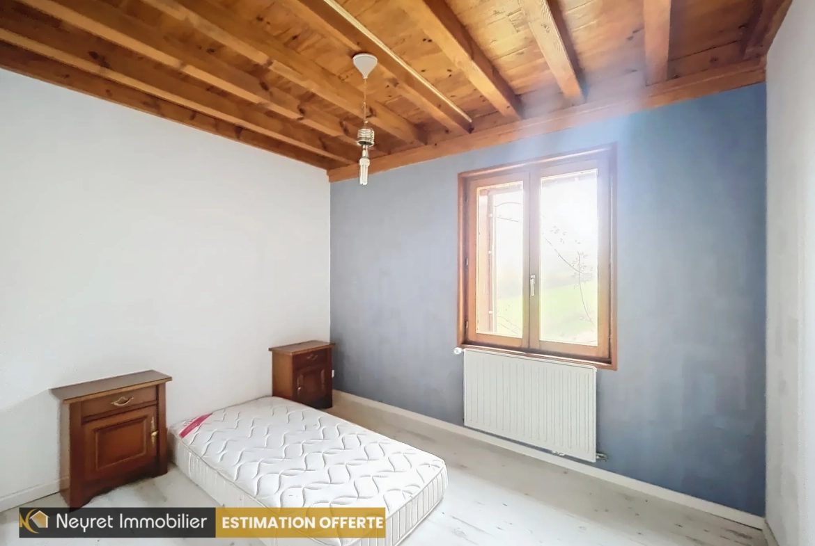 Villa en pierre avec 4 chambres à Larajasse - Maison confortable avec terrain 