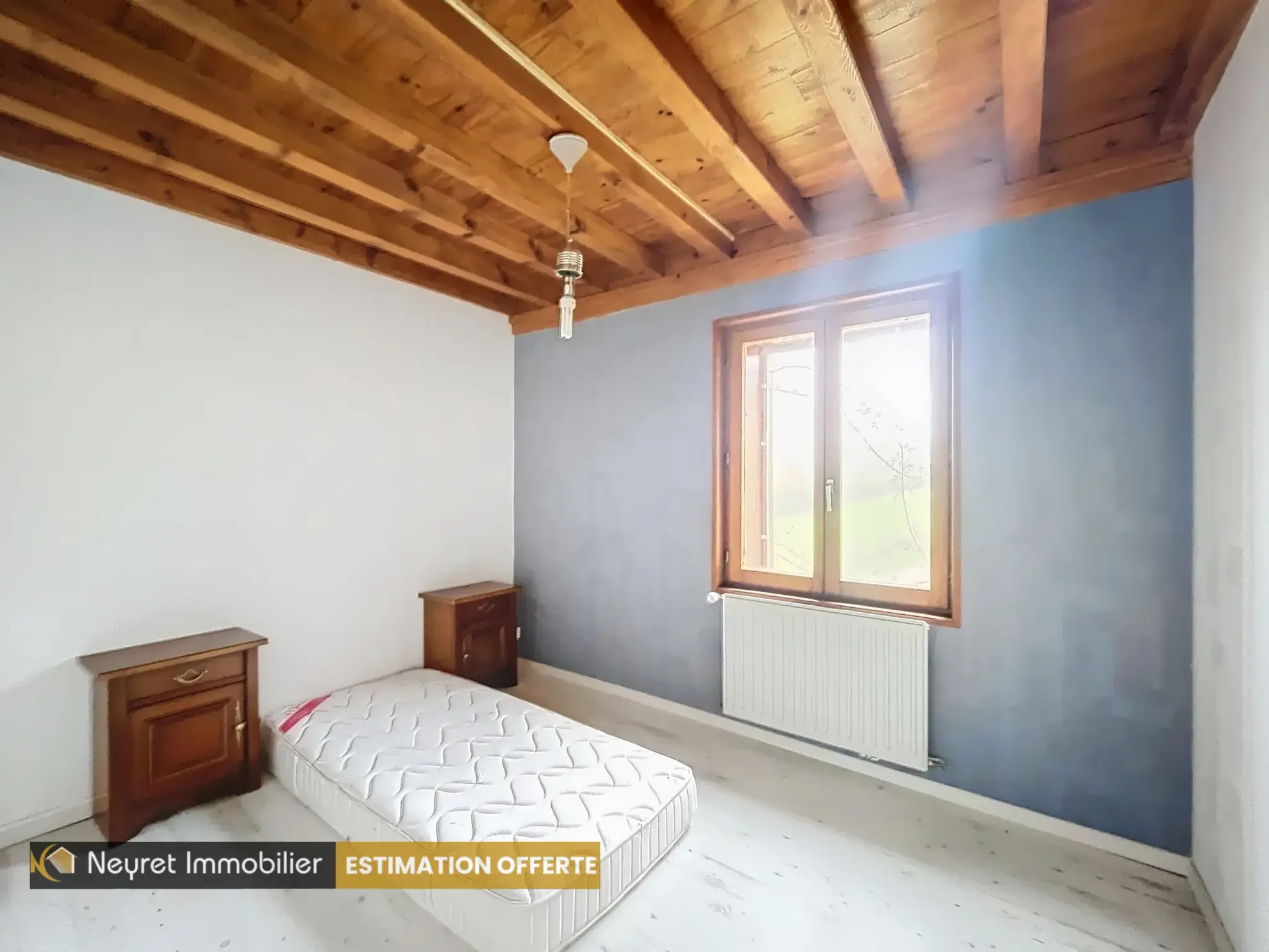 Villa en pierre avec 4 chambres à Larajasse - Maison confortable avec terrain 