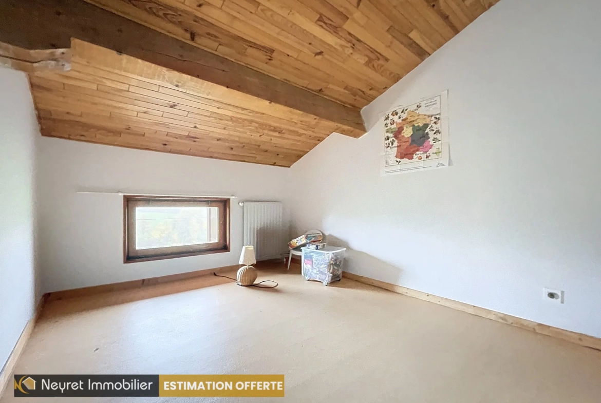 Villa en pierre avec 4 chambres à Larajasse - Maison confortable avec terrain 
