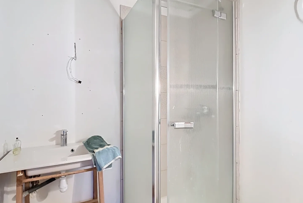 Villa en pierre avec 4 chambres à Larajasse - Maison confortable avec terrain 