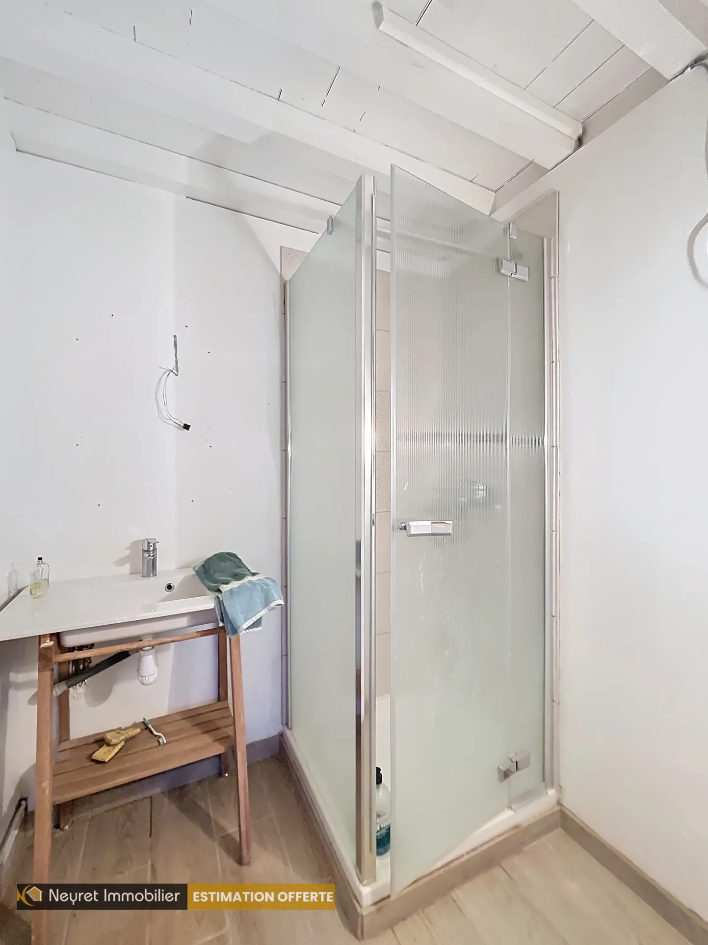 Villa en pierre avec 4 chambres à Larajasse - Maison confortable avec terrain 